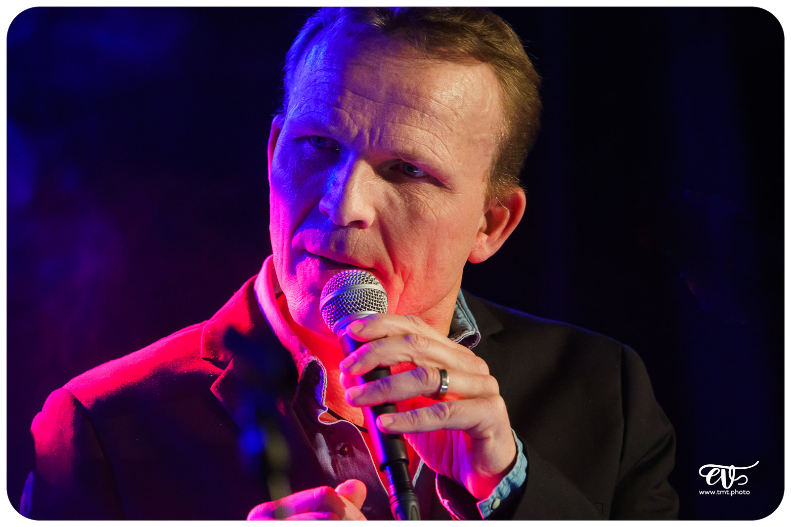 SERGE, ELEGANCE ACOUSTIQUE